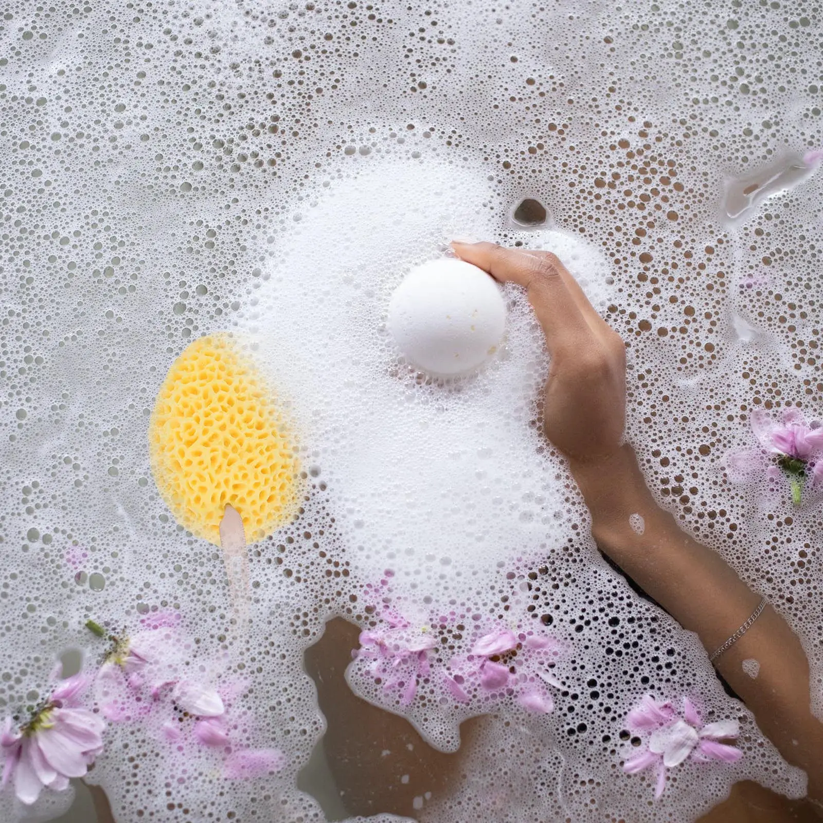 

2Pcs Natural Seaweed Sponge Bath Ball Honeycomb Design Exfoliating Shower Sponge for Adults Deep Cleansing Bathroom