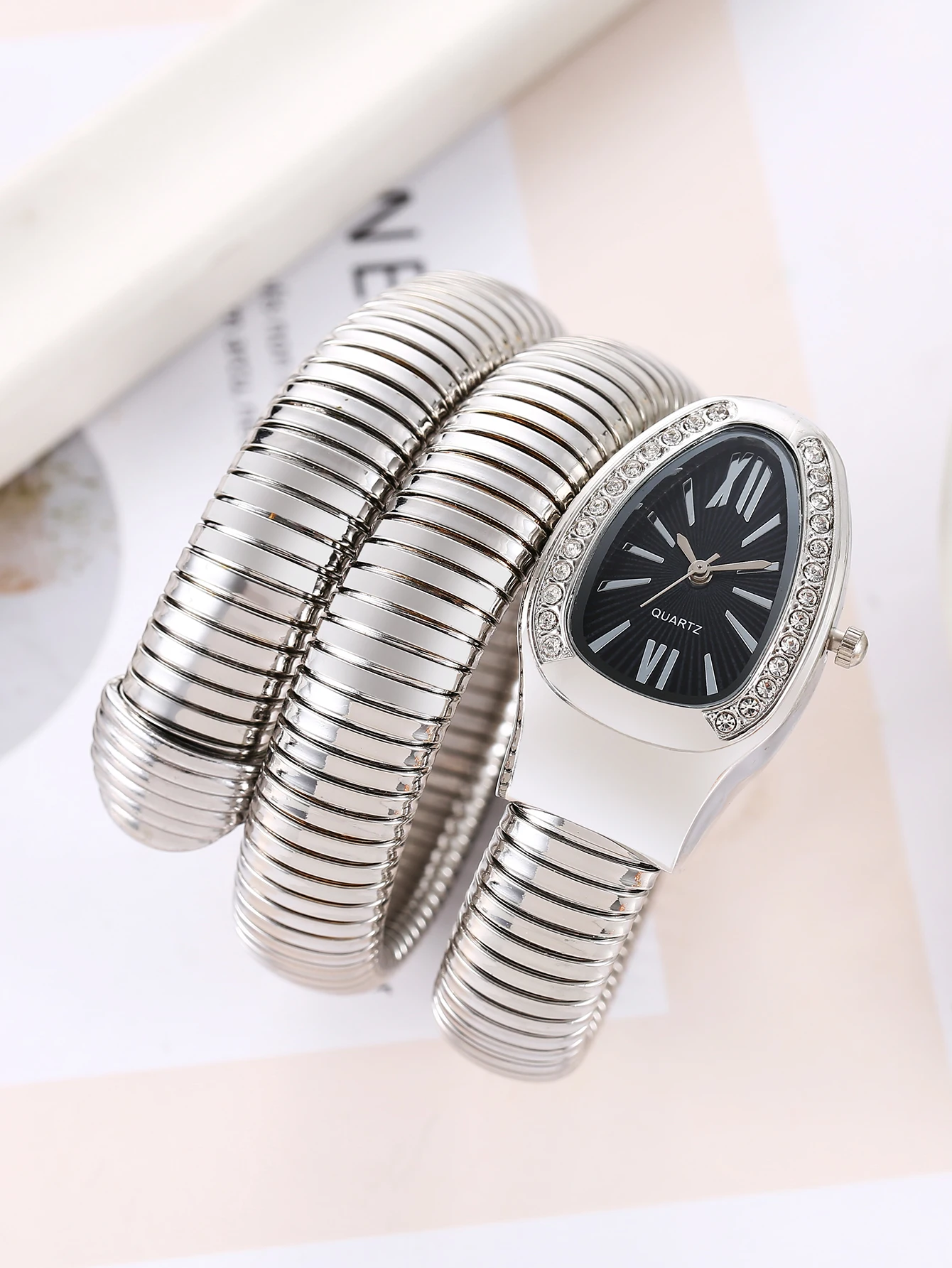 1 ساعة على شكل ثعبان، ساعة سوار عصرية للسيدات، ساعة كوارتز مبتكرة، ساعة سوار مخصصة