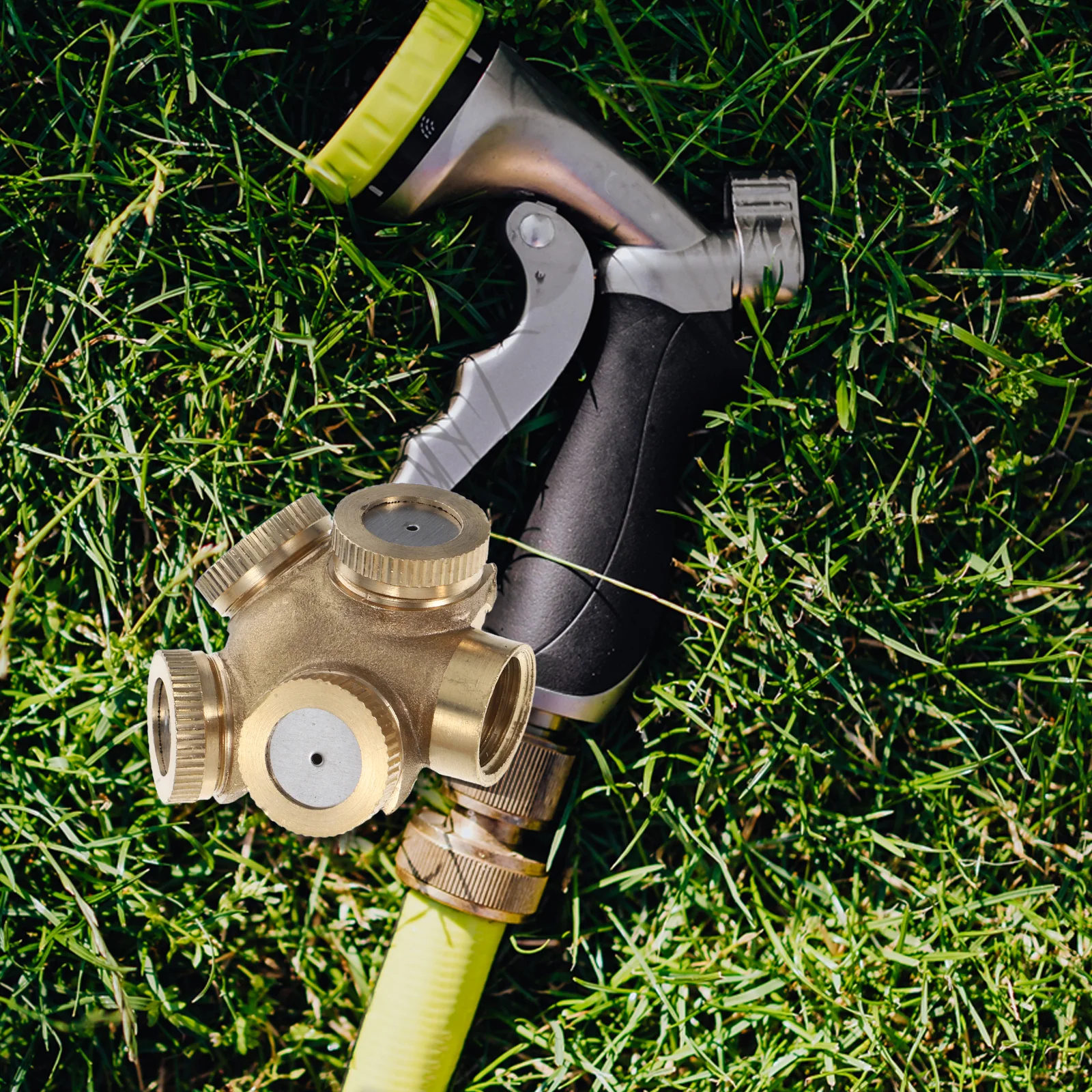 

4Pcs 4 Hole Spray Nozzle Brass Mist Nozzles Agricultural Water Sprayer Irrigation Fountain Cooling Lawn Cooling