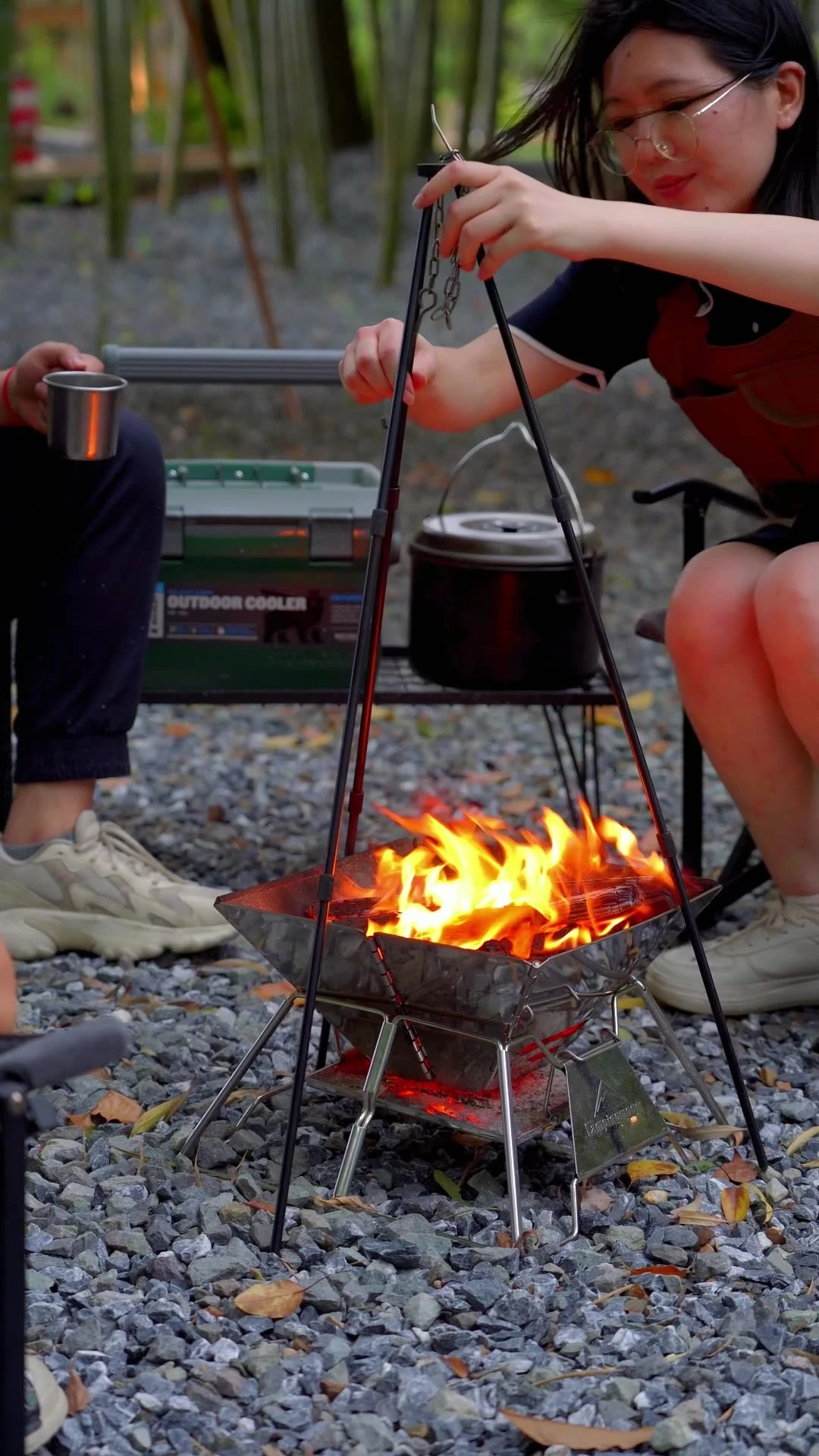 

CAMPINGMOON MS-105-BK tripod hanging pot bracket camping barbecue grill with four detachable sections and adjustable height