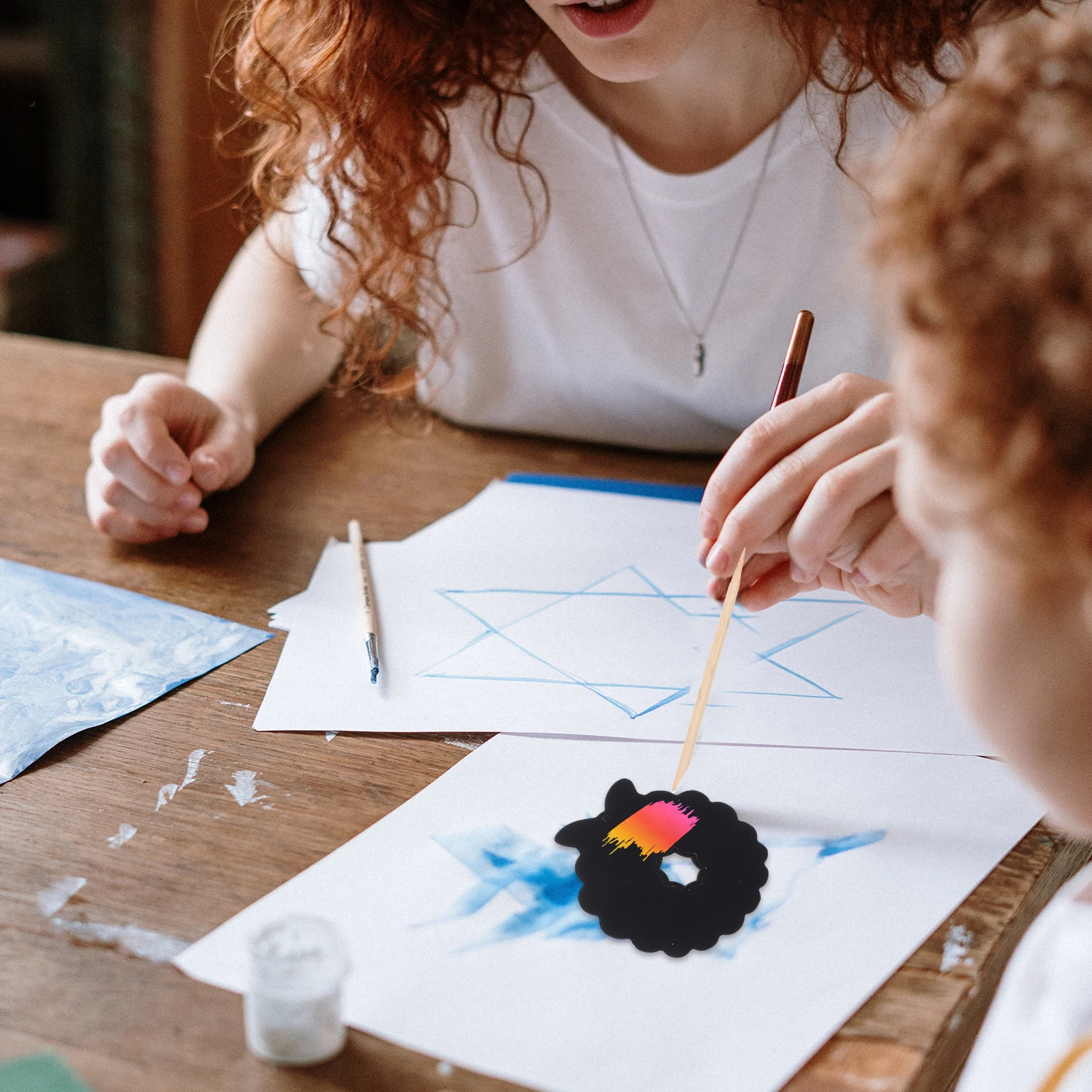 1 set Set di carta antigraffio natalizia Attività artigianale per bambini Raschiare fogli artistici Bomboniere natalizie Stilo in legno incluso Creativo