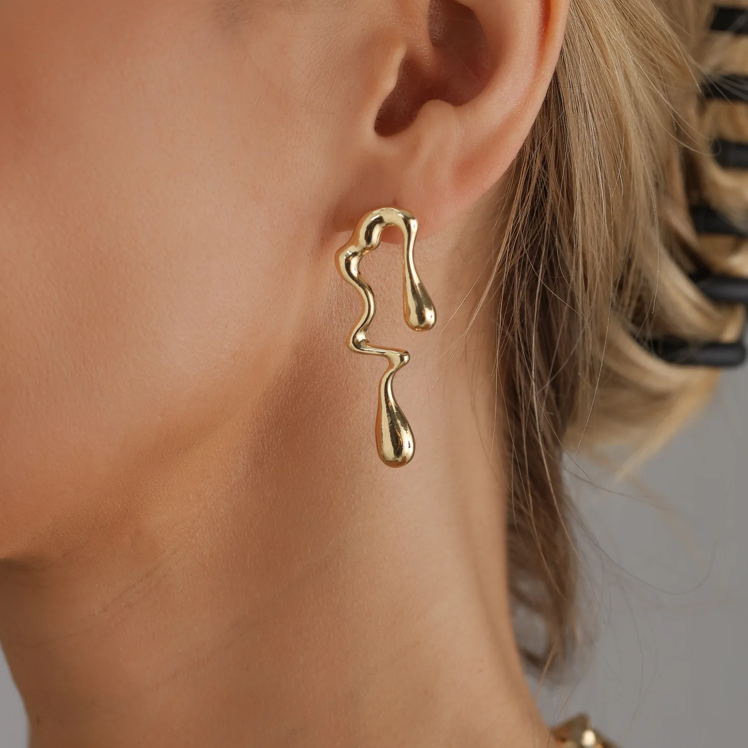 Irregular jewelry set ins lava style opposite sex necklace light luxury fashion retro earrings