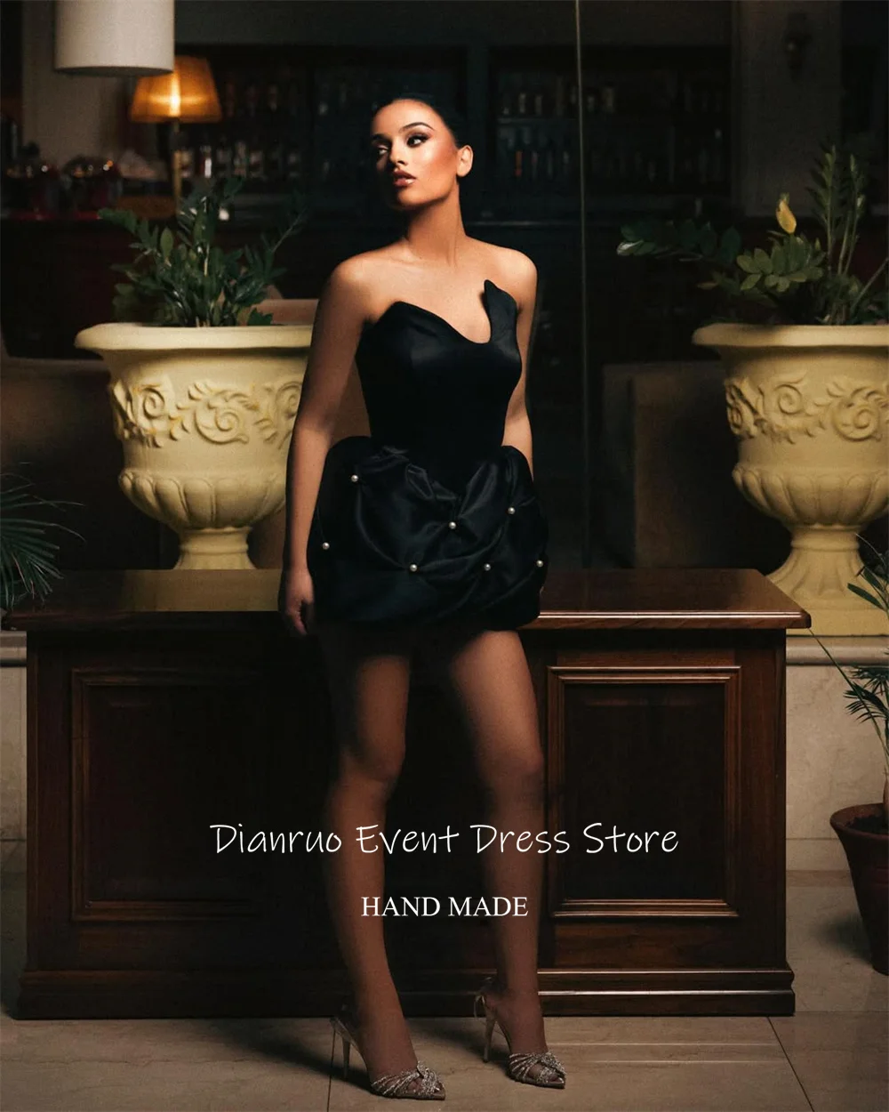 Dianruo اللؤلؤ الأسود فساتين حفلة موسيقية مثير ألف خط فساتين كوكتيل البسيطة طول غير المتكافئة تكدرت فساتين العودة للوطن مخصصة