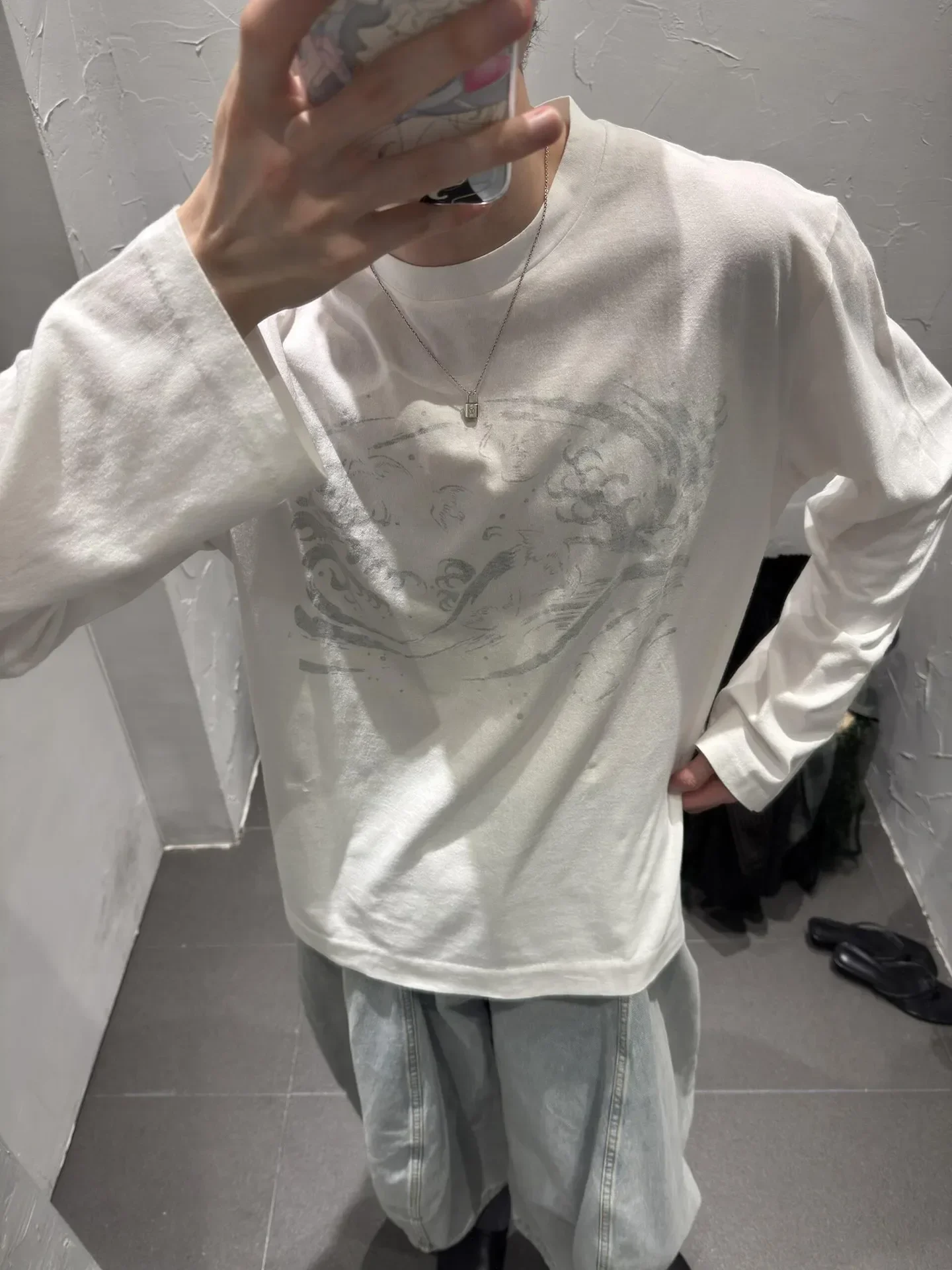 OL style, white flip-down fading print casual crew neck T-shirt