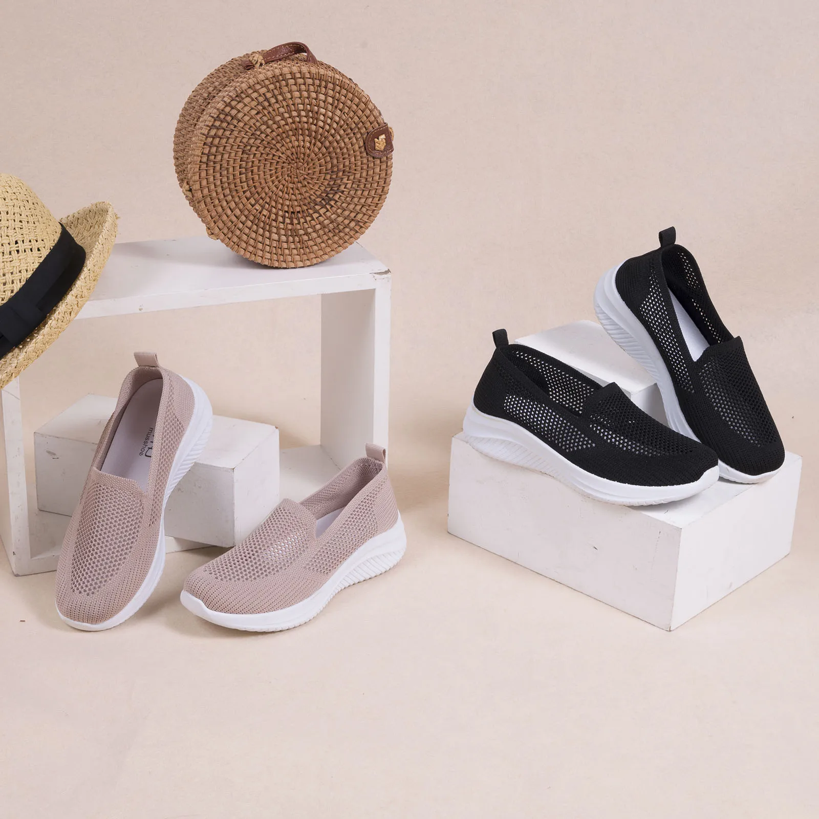 Women Mesh Flat Sneakers Non-Slip Walking Shoes Breathable Summer Autumn Lightweight Running Sneakers Ladies Air Cushion Shoes