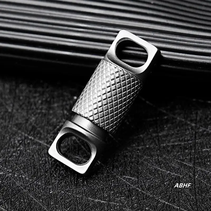 

Portable Outdoor EDC Keychain In Titanium Alloy, Featuring 360-Degree Quick Release