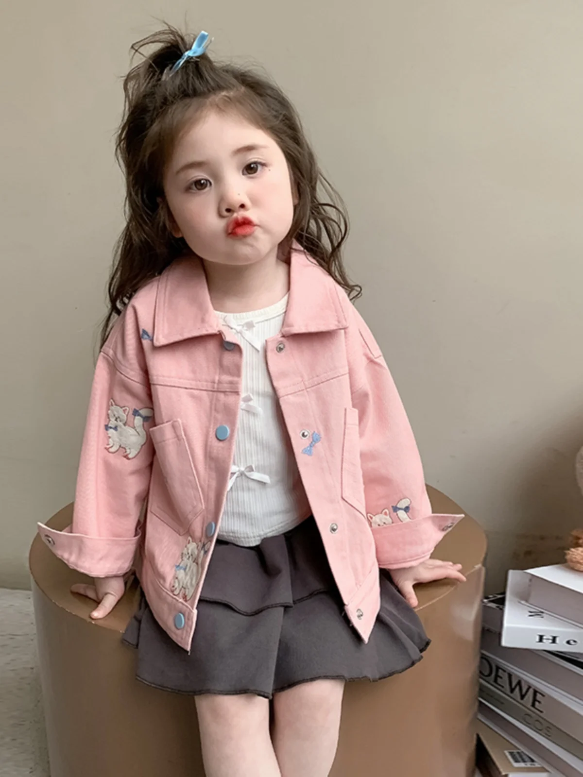 

Весенняя модная одежда для девочек Jaet, новинка 2025, сли, корейская версия, детская одежда, красное пальто Dr ort для женщин