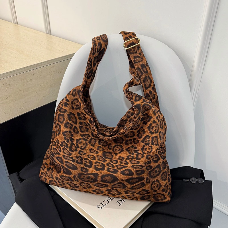 

Однотонные сумки на плечо из искусственной замши, простые женские сумки большой вместимости, распродажа, 2024, брендовые темпераментные универсальные женские сумки