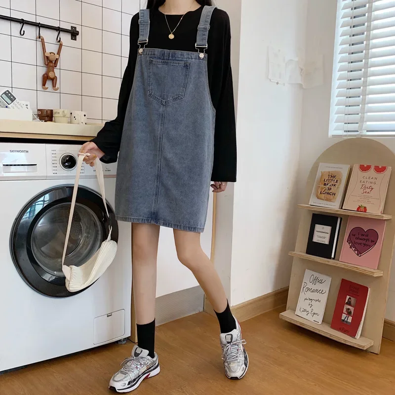 韓国風レトロルーズカジュアルデニムサスペンダードレス。 女性用ワンピースショートスカートの新しい秋のファッションデザイン