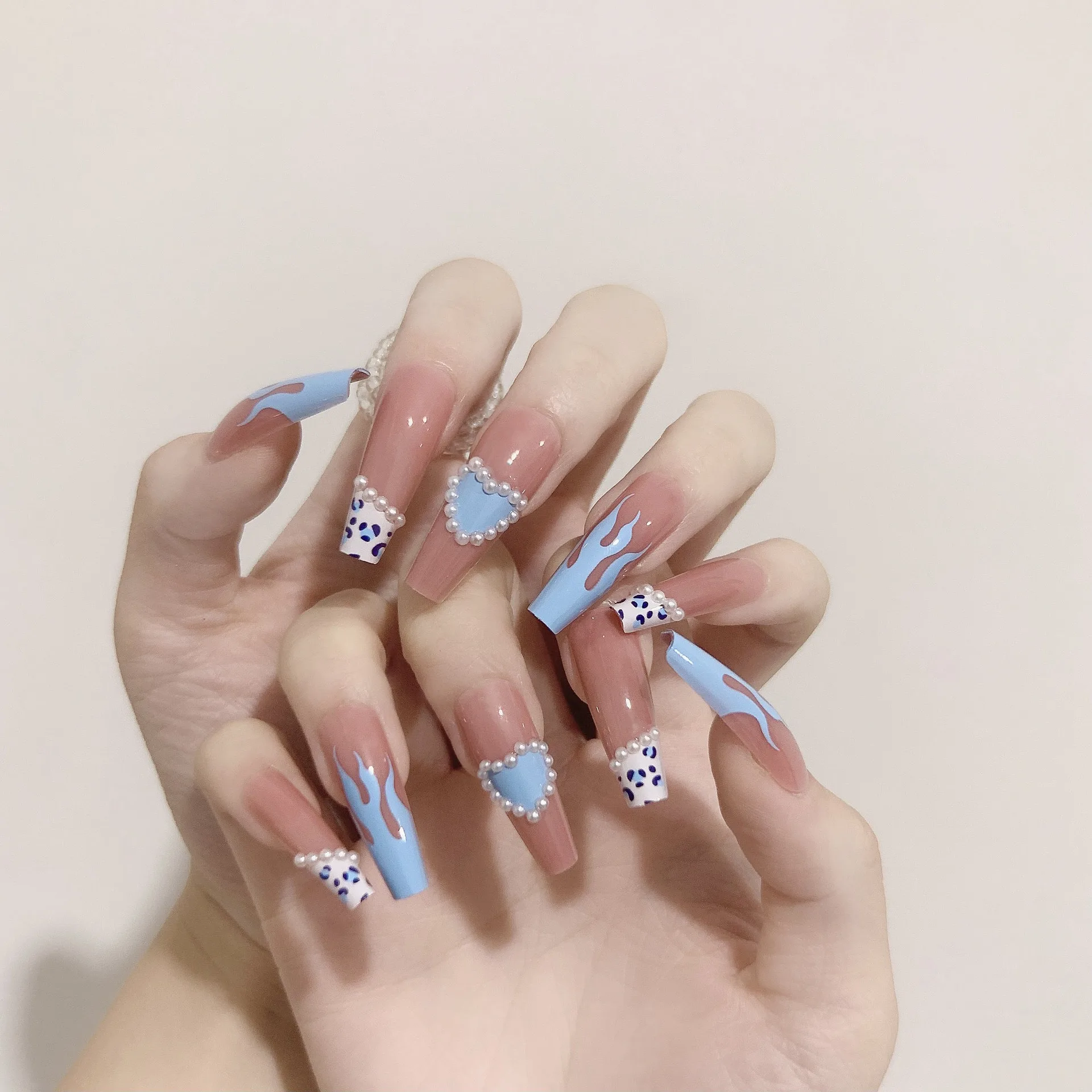 

Contrast Color Blue Flame Detachable Long Fingernails Ice Pink Unique Style Y2k 24 Nails Of Different Sizes