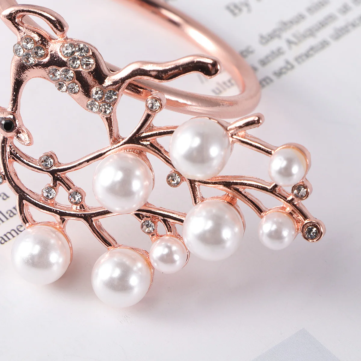 

6Pcs Rose Gold Elk Christmas Napkin Rings Pearl Decorative Napkin Buckles Elegant Party Table Setting Holders for Dinner