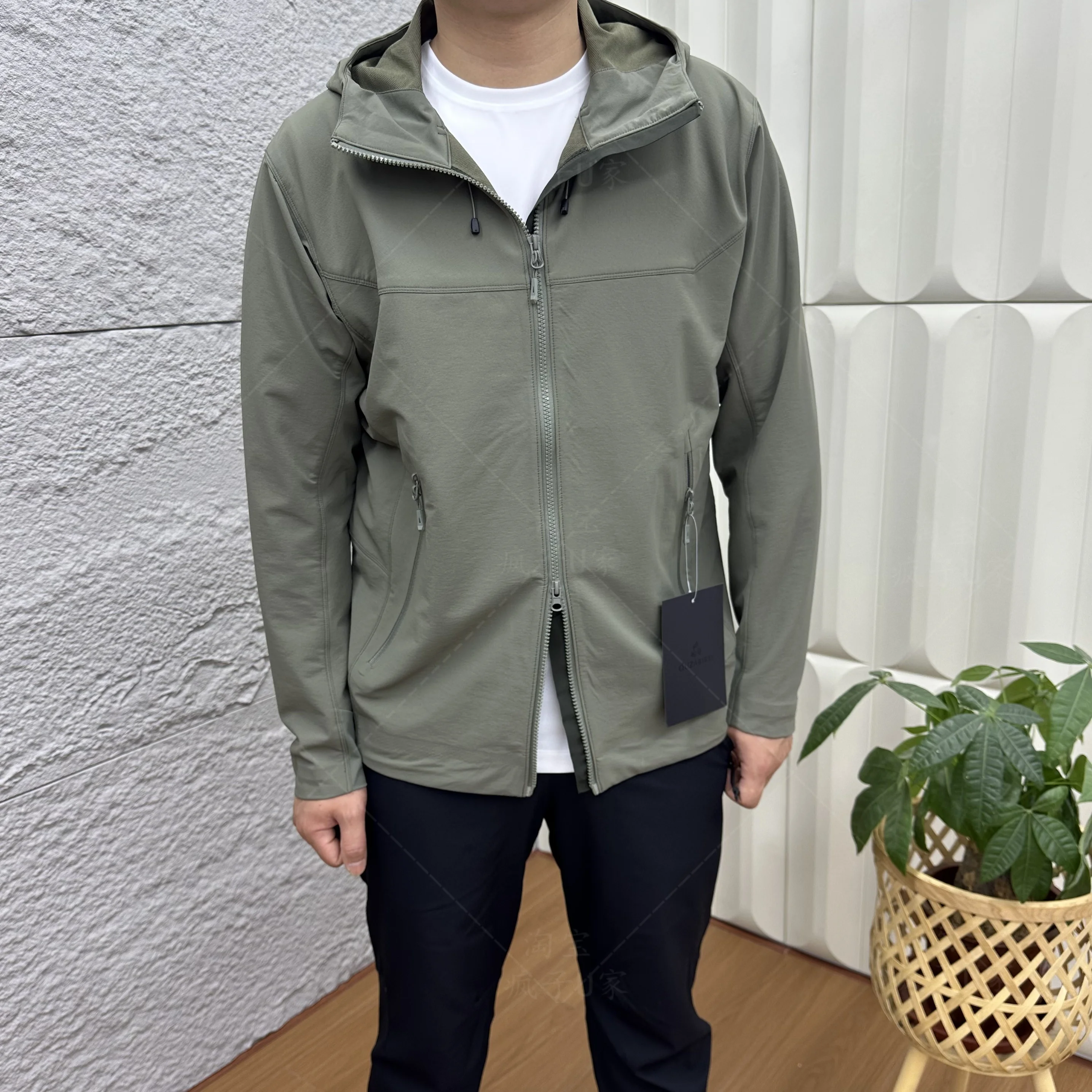 

Молодежная ветрозащитная и водоотталкивающая куртка Softell Jaet Regular с капюшоном, удлиненная, для активного отдыха на природе