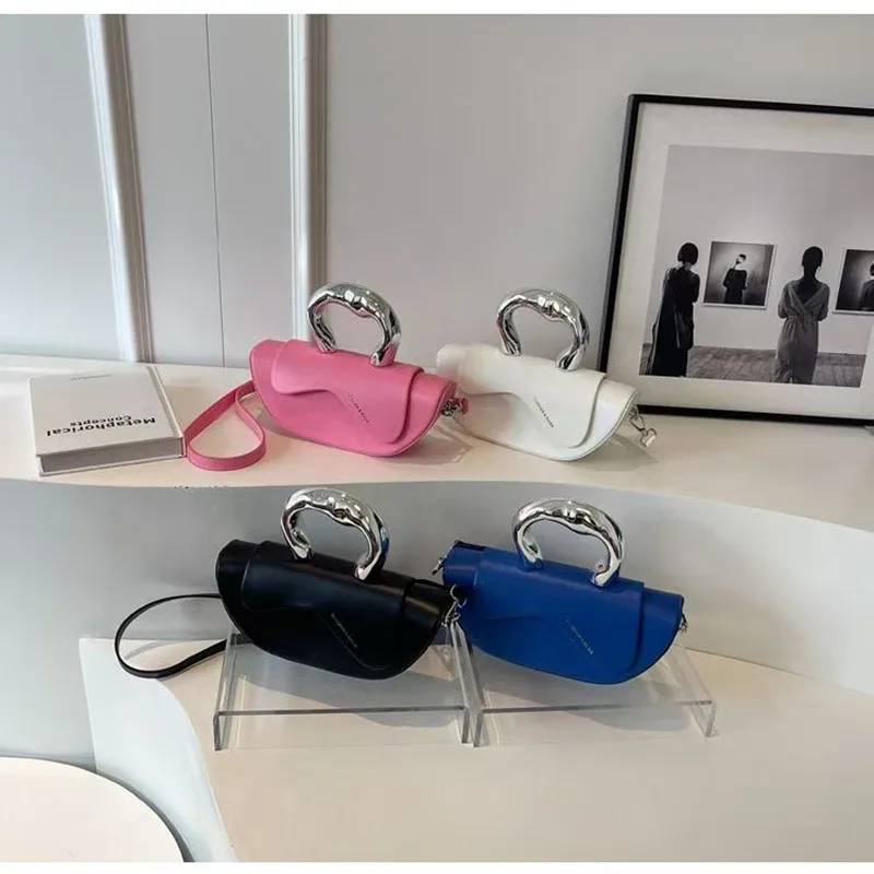 

Модная и привлекательная многофункциональная сумка через плечо 2026 года с высоким качеством исполнения, большой вместимостью и возможностью ношения как кроссбоди.