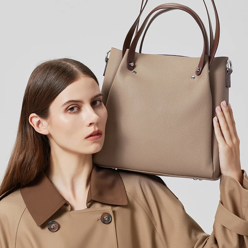 2025 Autumn and winter New Ladies' Genuine Leather Handbag Trendy women's handbags Large Capacity Designer Luxury Shoulder Bag