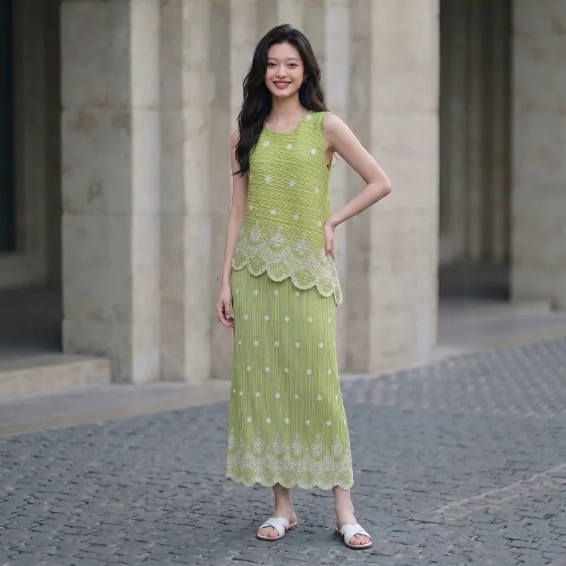Miyake Pleated Skirt Set 2026 New Summer Short Sleeve Loose Women's Clothing Covering Belly Slim Elegant Age-Reducing Vacation