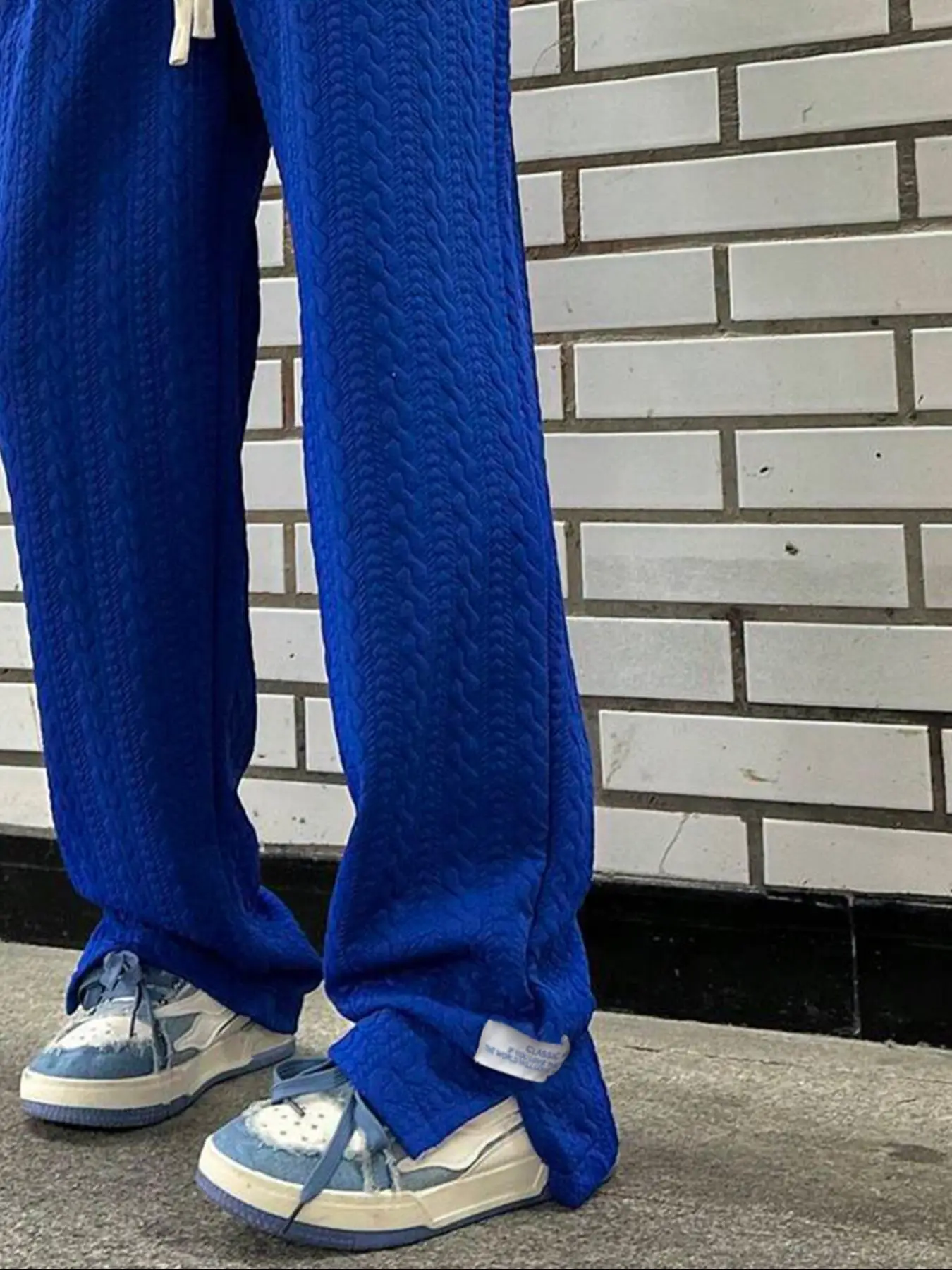 Herren Casual Minimalistische Jogginghose mit Buchstabendruck, Geteilter Saum, Strukturierter Jacquard-Stoff, Kordelzug am Bund, Komfortabler Schnitt – Detail 21