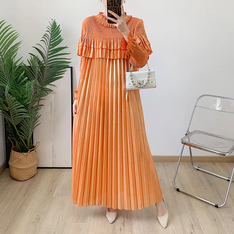2025 Spring New Pleated Lace Dress Middle East Long Gold Silk Fabric Dress Foreign Style Women\'s Loose Clothing