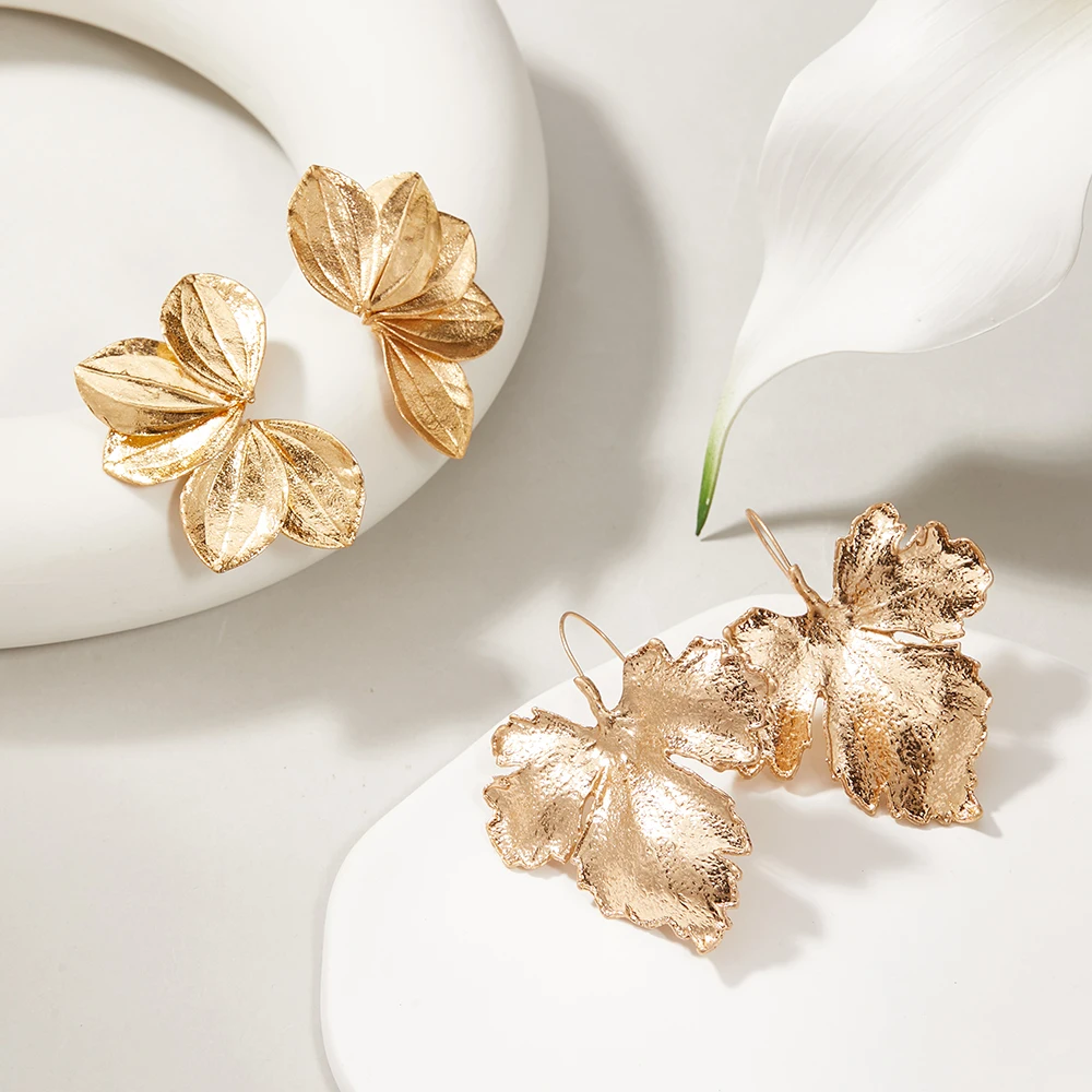 

New Autumn Gold-Plated Textured Leaf Ear Studs Ear Hooks 2025 Art-Inspired Zinc Alloy Bohemian Jewelry Botanical Accessories