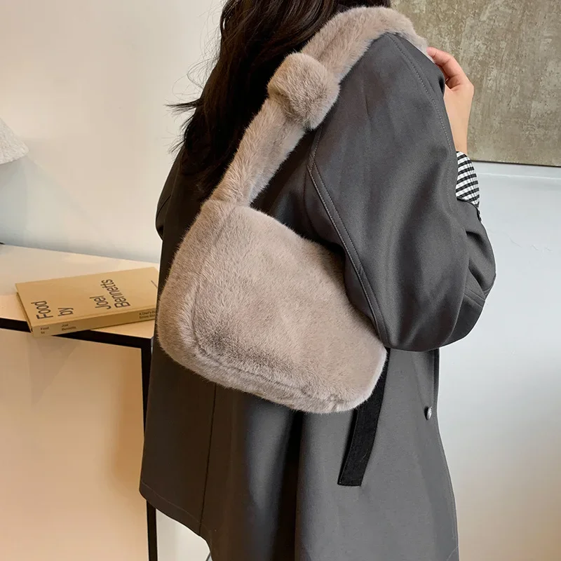 Mao Mao bolso de mujer 2024 Otoño e Invierno nueva moda estilo extranjero hombro axila bolso de felpa bolso versátil de moda