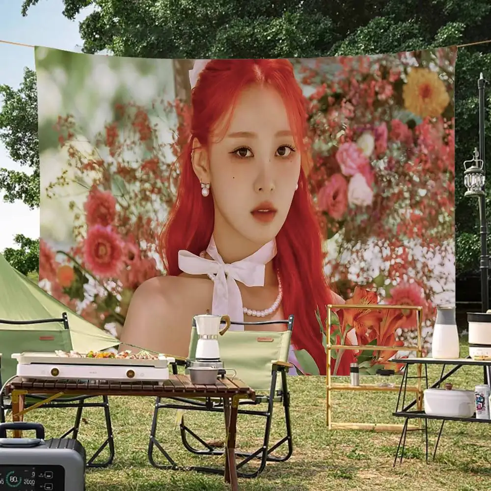 Popular Kpop Singer Y-Yves Small Size Cheerleading Banner Hand Pulled Flag Outdoor Atmosphere Flags