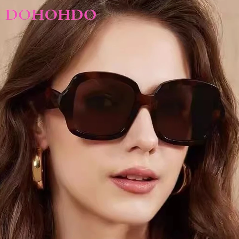 

Luxury Brand Designer Big Frame Square Sunglasses Women Men Fashion Vintage Trendy Outdoors Summer Traveling Sun Glasses UV400