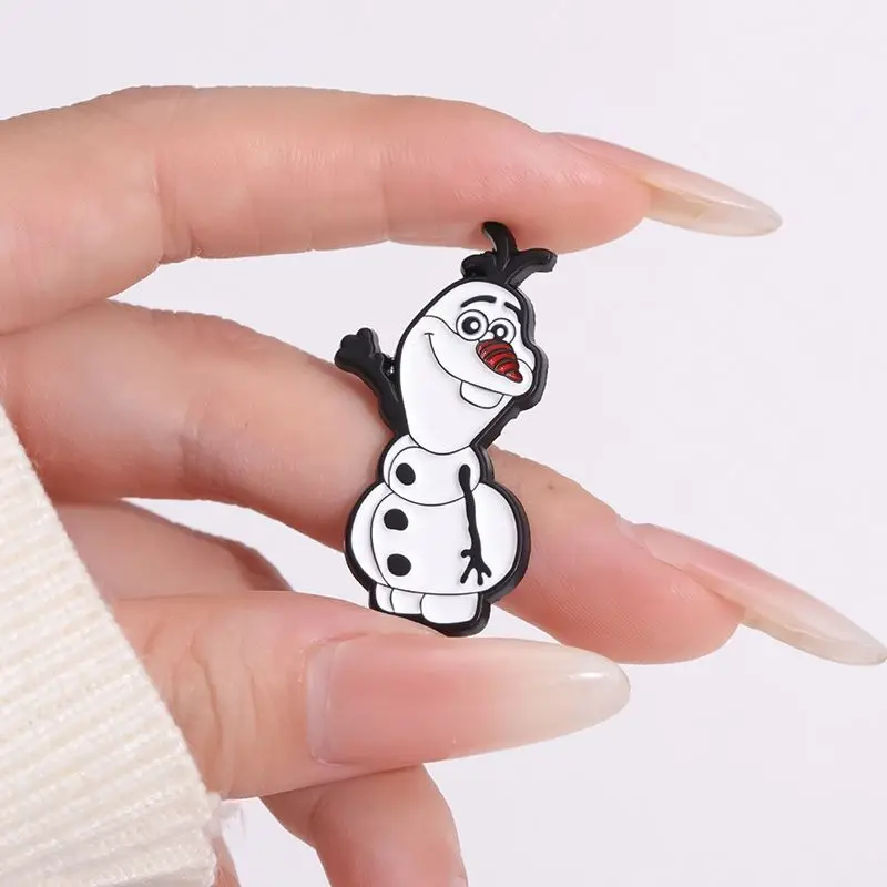 Frozen Olaf dibujos animados creativos lindo muñeco de nieve forma accesorios de ropa bolso escolar decoración insignia de metal regalo para niños y niñas