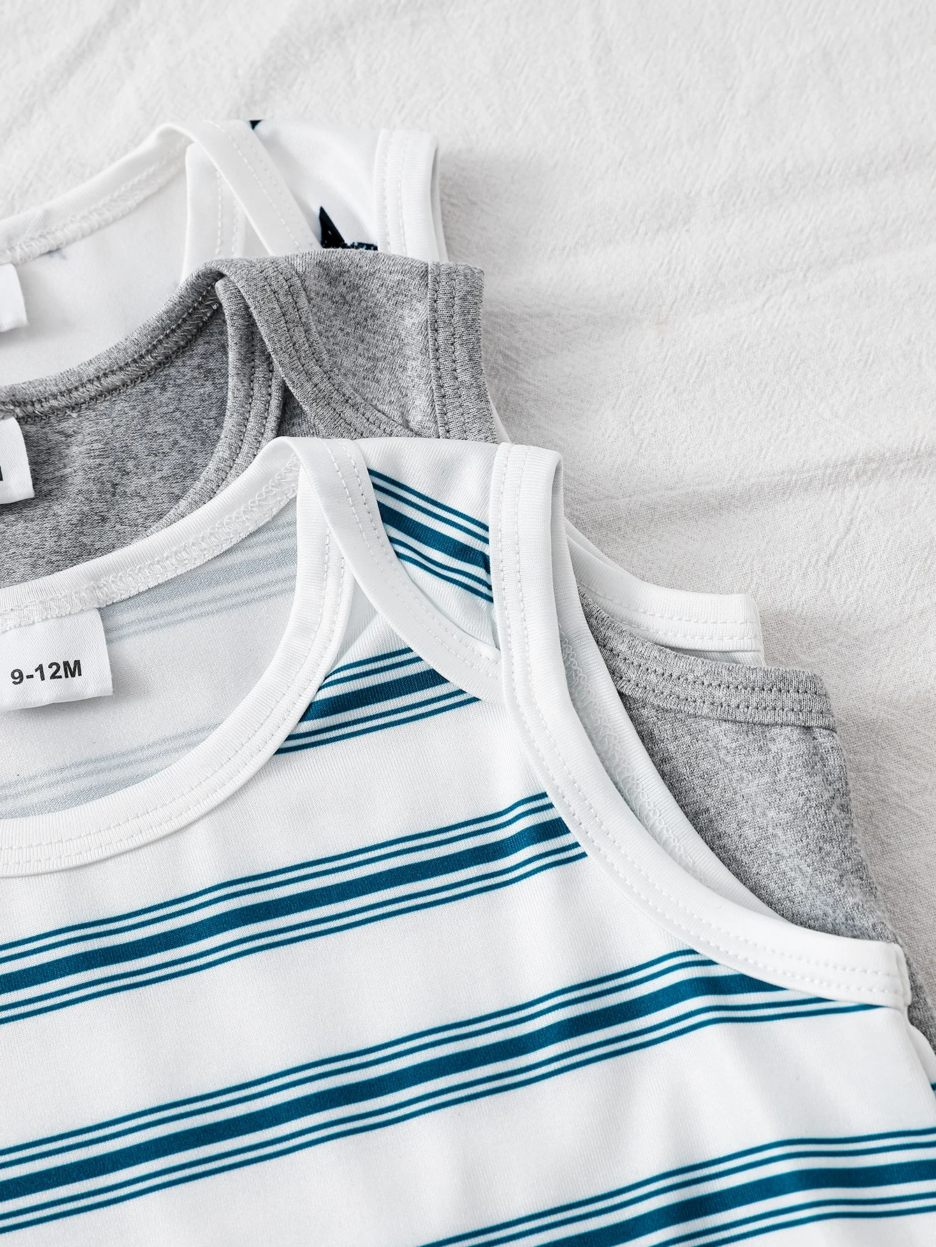 طقم رومبير صيفي بدون أكمام مكون من ثلاث قطع للأطفال الرضع الأولاد مجموعة ملابس متعددة المكونات للصيف