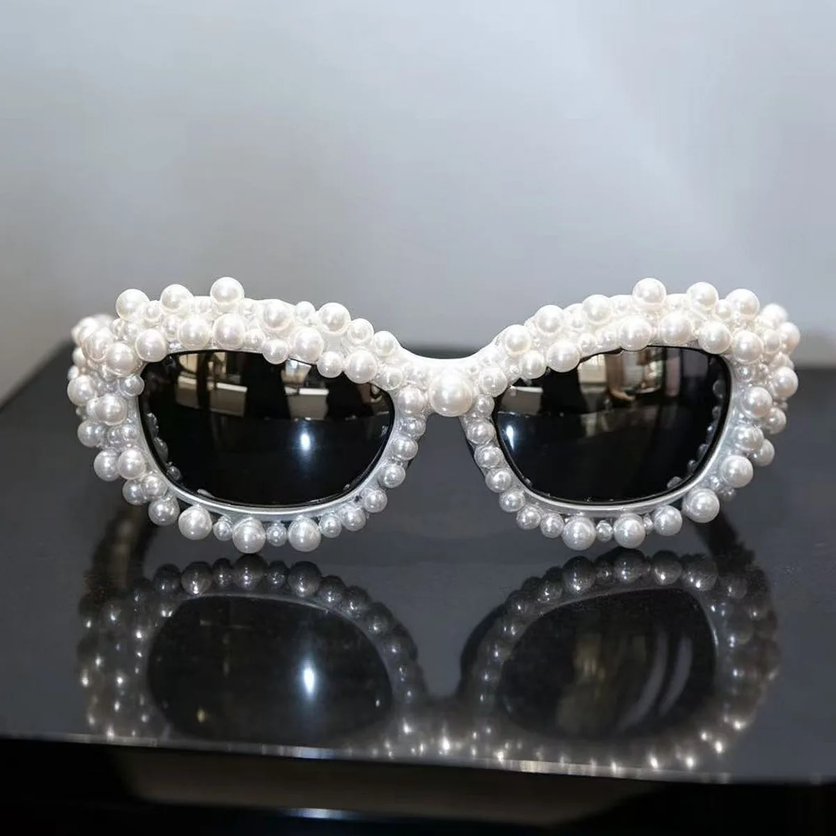 Handmade Full Pearl Cat Eye Sunglasses for Women Luxury Silver Mirror Lens Retro Eyewear for Wedding Party Evening Dress