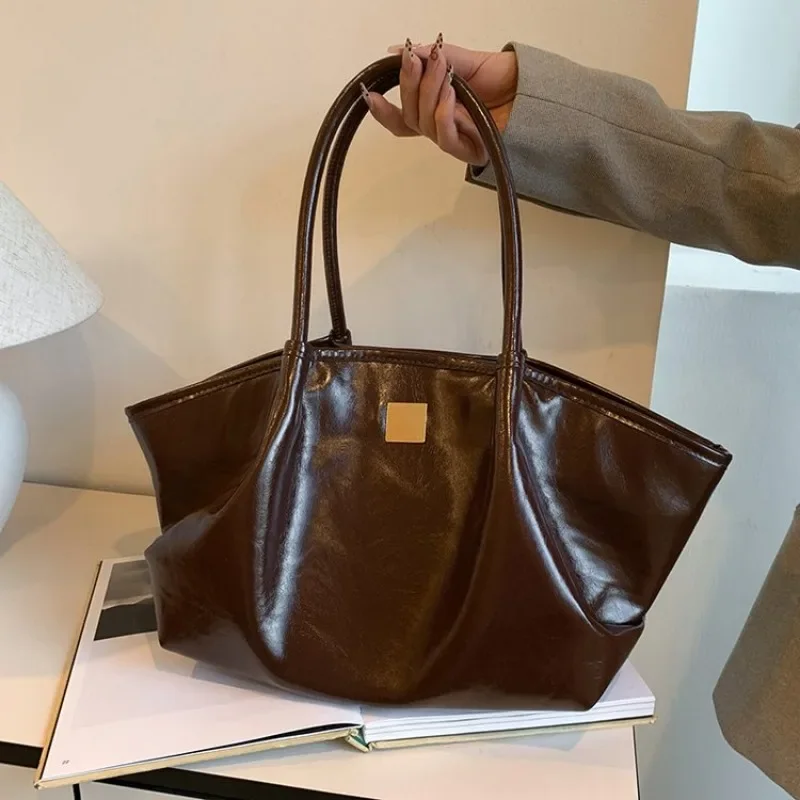 

Minimalist Designer Crossbody Bag For Women Luxury Leather Large Capacity Diaper Bag Elegant Commuter Stylish Textured Shopper