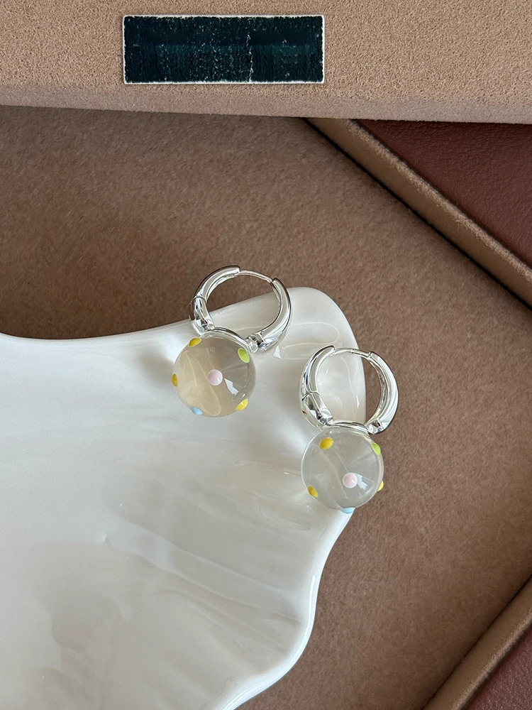 Makronen-farbige Tropfenglasur-Polka-Dot-Ohrringe mit transparenten runden Kugelanhängern für Damen – Trendiger Schmuck 2026, vielseitige Accessoires – Detail 6