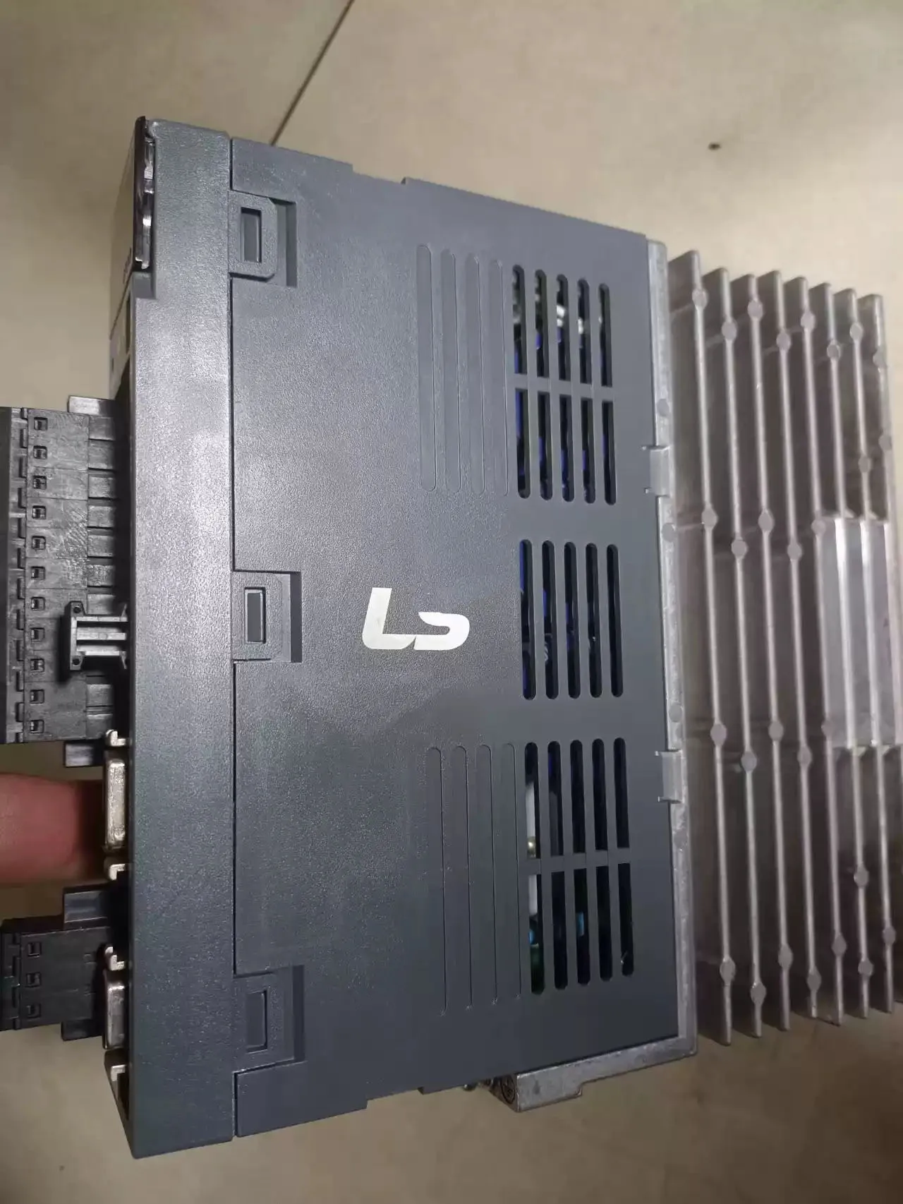 محرك سيرفو L7NHA004U بقدرة 400 وات لـ LS