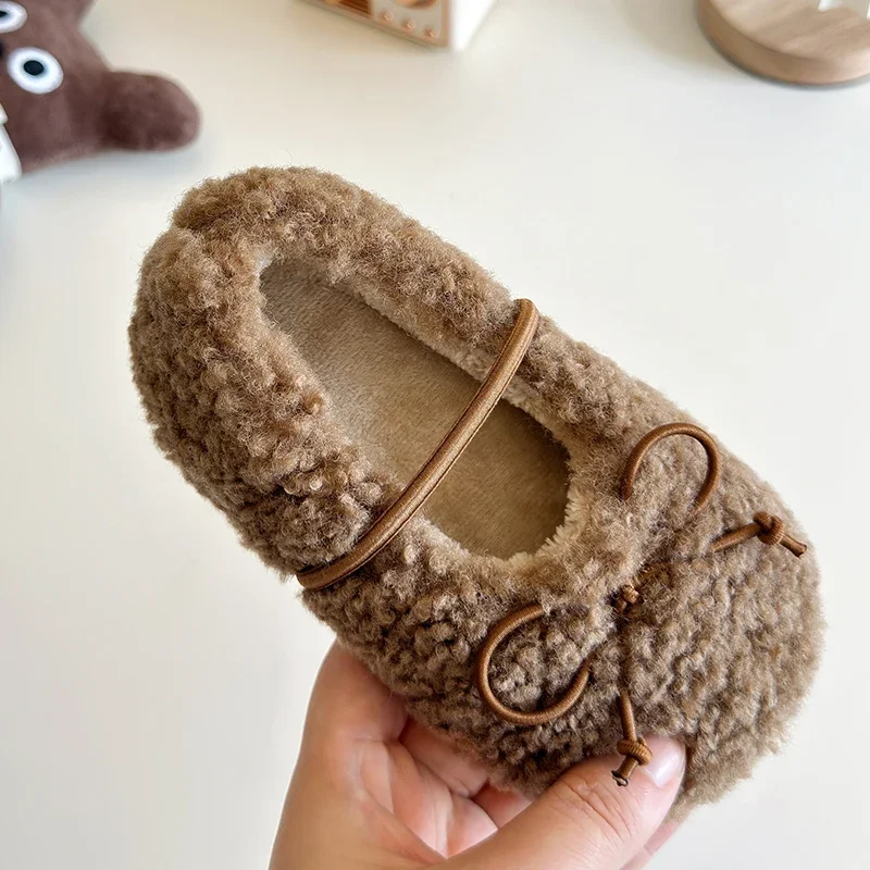 Scarpe singole da ragazza morbide e carine per l'autunno e l'inverno, capelli di agnello a bocca superficiale per bambini e scarpe calde invernali in peluche