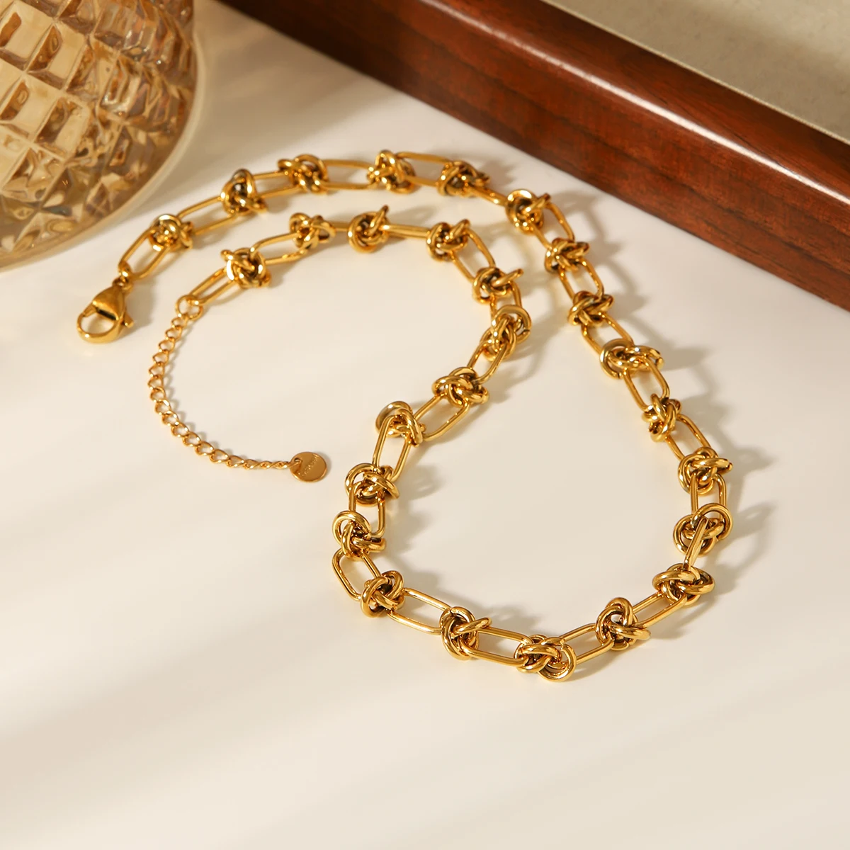 

Punk Gold Color Necklace Chunky Link Chain with Interlocking Knots Statement Collar Necklace for Women Party Accessories Gift