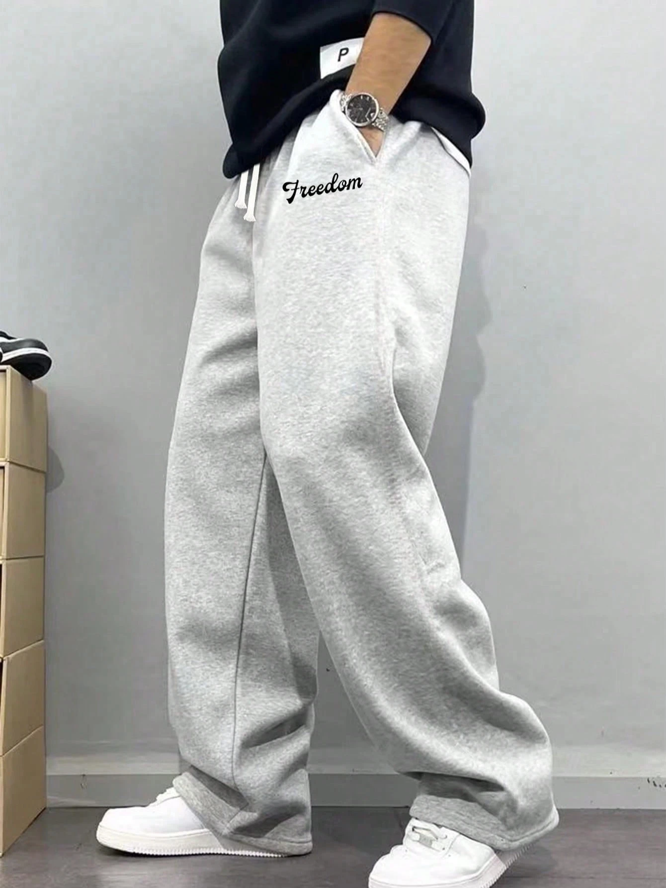 Men's Casual Sportswear Pants with A Loose Straight Cut, Excellent Draping, Suitable for Home and Outdoor Activities