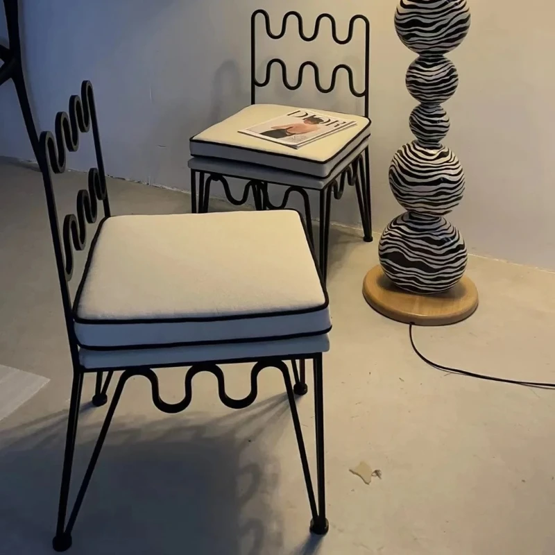 French Retro Dining Chair, Home Iron Wave Dining Table and Chair, Medieval Style B&B Leisure Chair