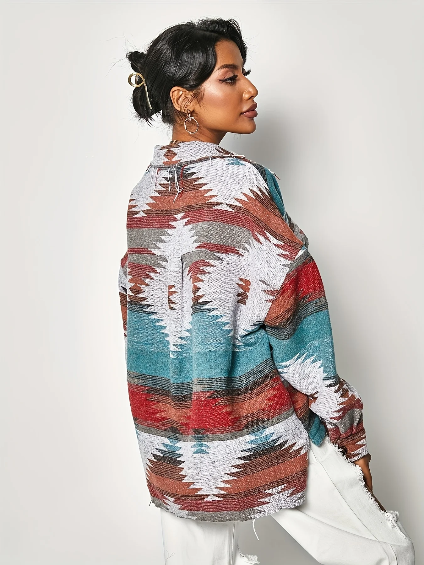 Casaco Jacquard com Fios Tingidos de Frente Curta e Costas Longas Feminino, Burr Nacional de Vento Asteca, Moda Europeia e Americana