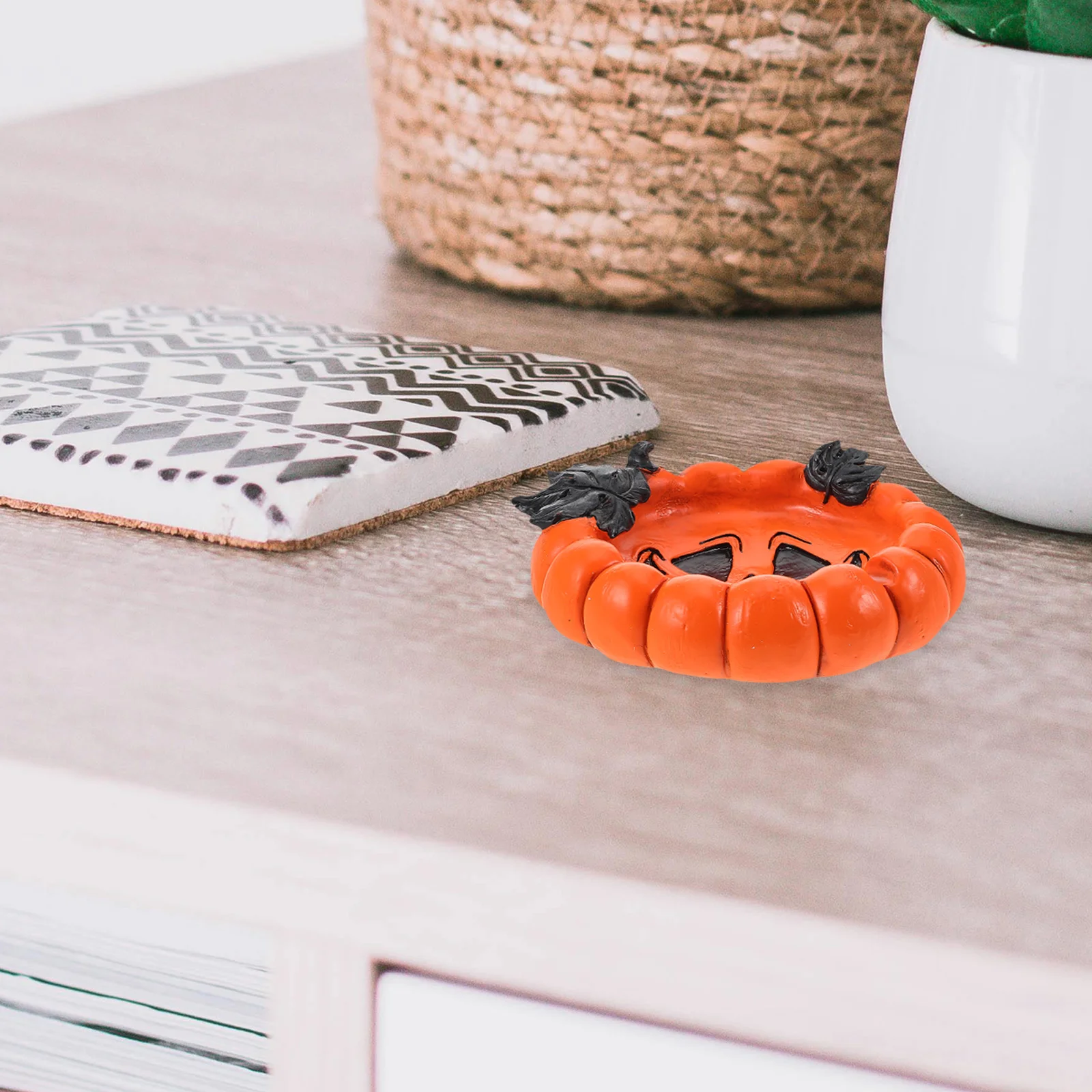 

Pumpkin Head Ashtray Unique Halloween Decor Resin Cigar Accessories for Smokers Outdoor Patio Desk Home Office nament