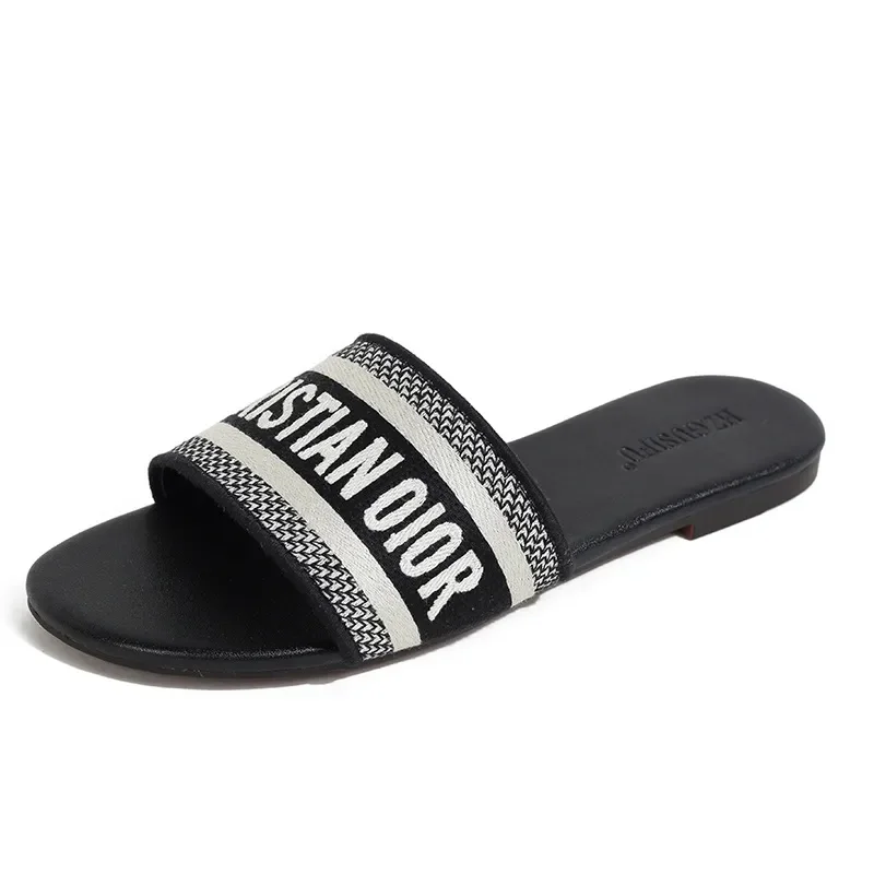 2026 summer new fashionable and versatile designer slippers for outdoor home trendy embroidery tourist beach shoes for women