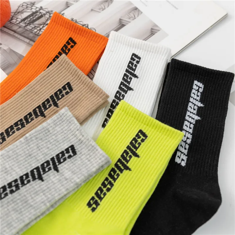 New Hot Sale Fashion Socks Men\'s Casual Cotton Sports Socks Celebrity Trend Letter Socks Spring