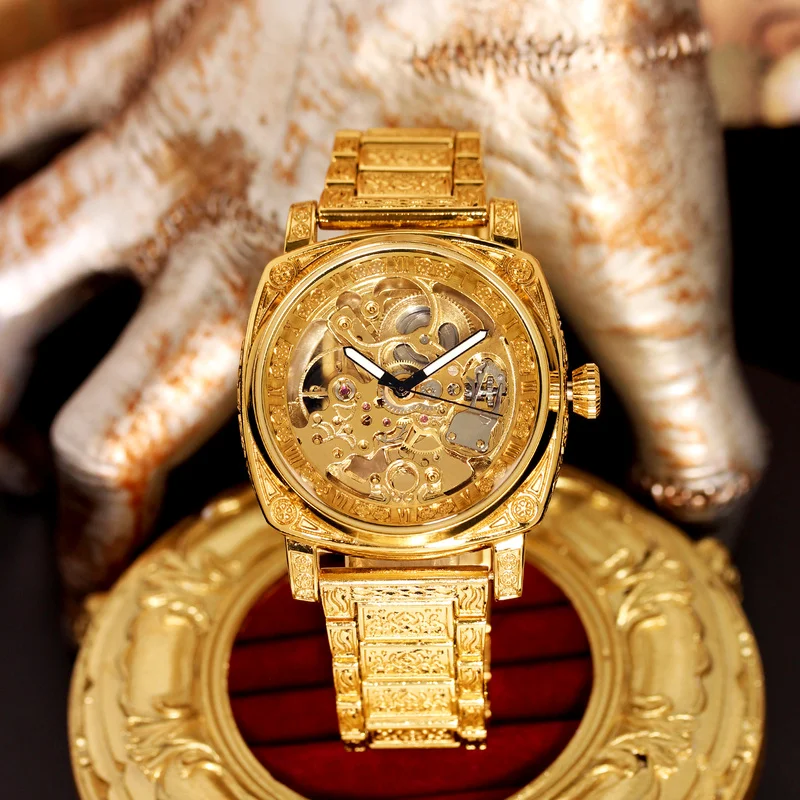 

A men's gold stainless steel strap luxury vintage pointer-style 12-hour fully automatic mechanical watch