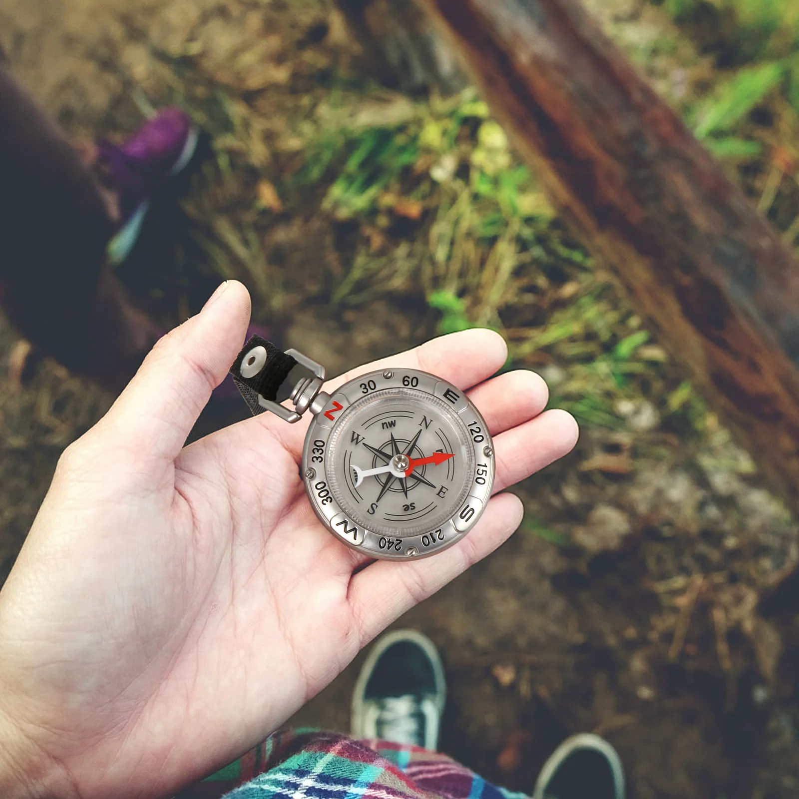 

Zinc Alloy Keychain Mini Portable Weatherproof Hiking Camping Sense Direction Key Rings Compass Key Rings Gifts