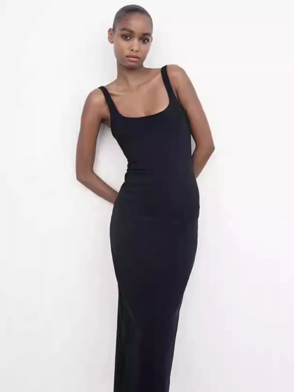 فستان نسائي أنيق جديد لموسم الربيع بكتف مكشوف وقطعة واحدة بتصميم عصري مع شق وقصة ضيقة وياقة على شكل حرف U بدون أكمام من مواد ...