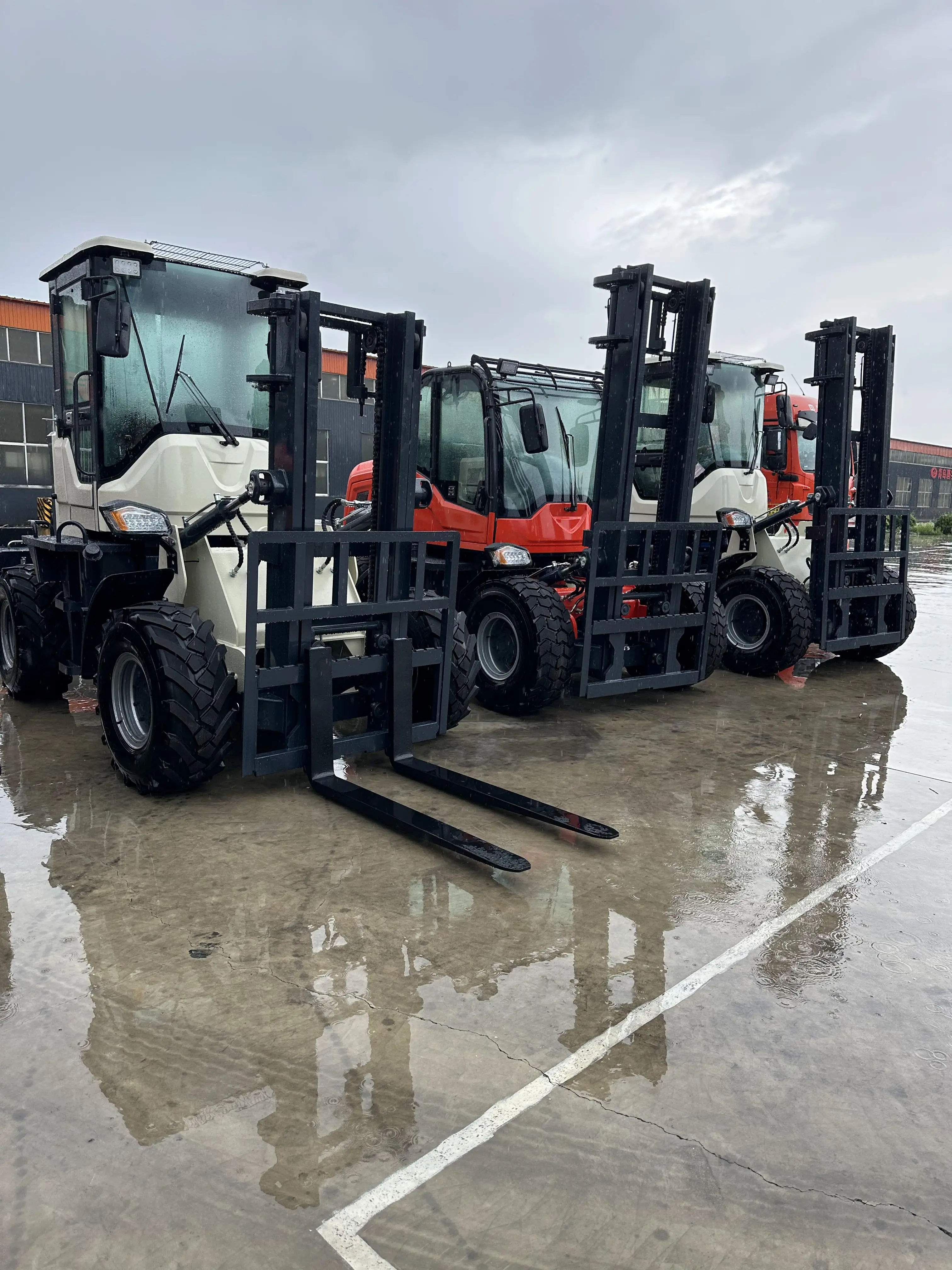 Factory Price Off-road Forklift 3 -7 Ton Rough All Terrain diesel Brand New Powerful Indoor Outdoor Use Stacker