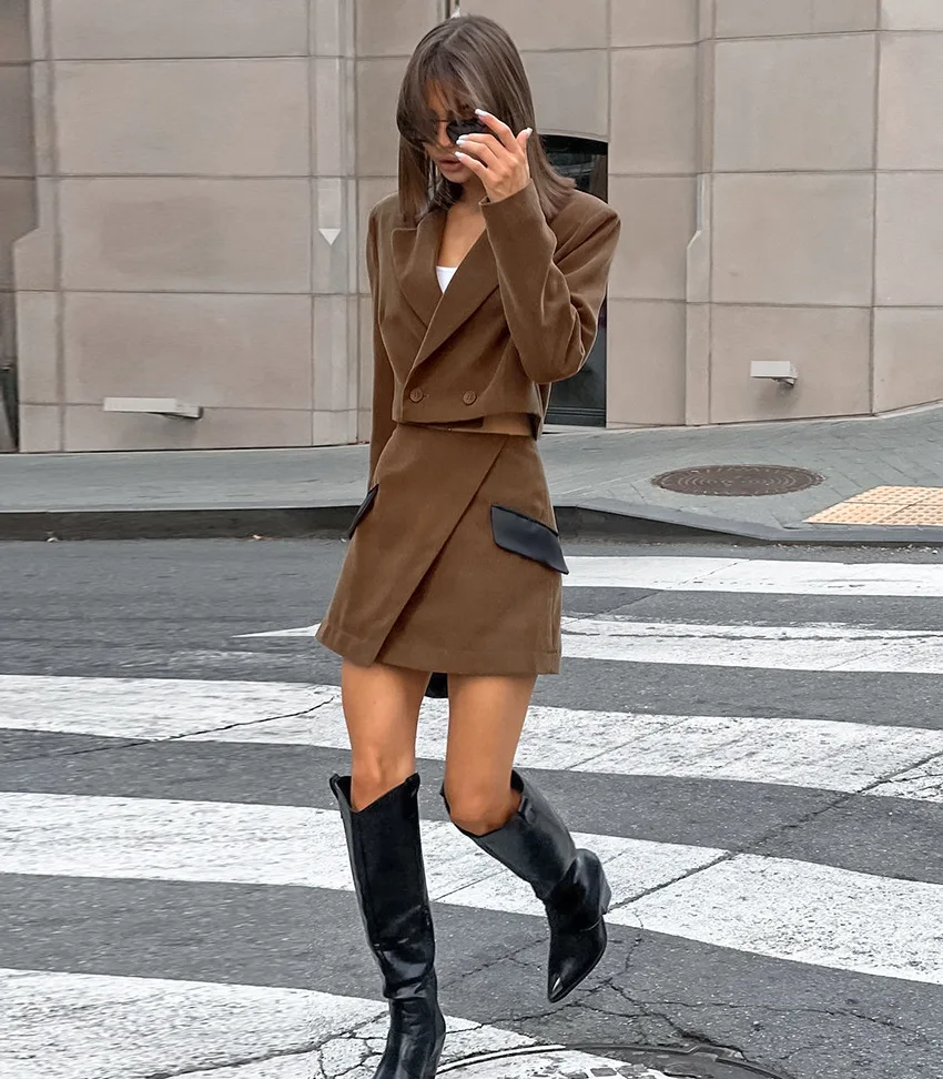 Conjuntos de chaqueta de tweed recortados para mujer Conjuntos de 2 piezas y minifalda Trajes casuales de negocios Tela de lana marrón con irregular