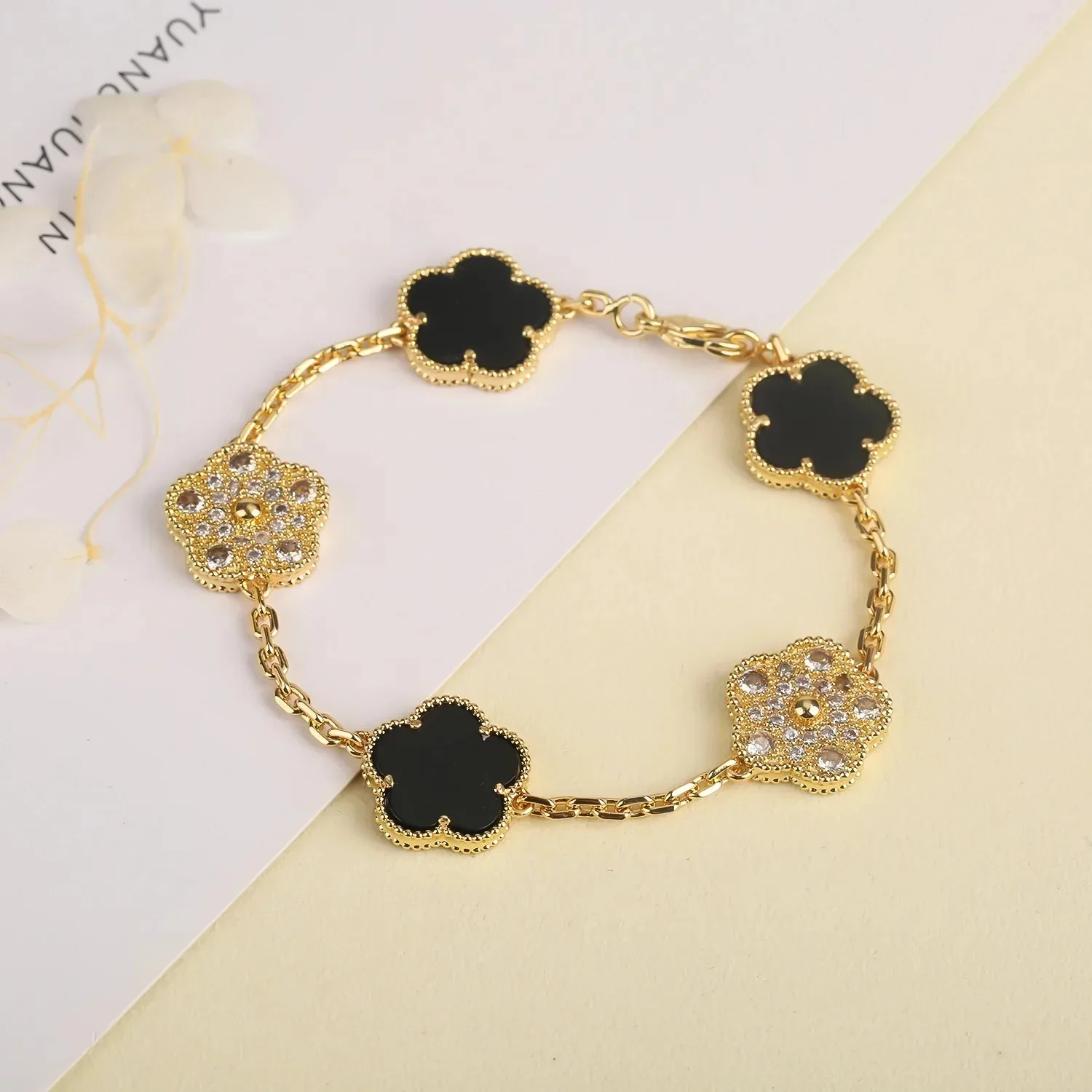 Luxury high quality four-leaf stone bracelet Five-leaf flower natural shell bracelet Women's jewelry shamrock jewelry party