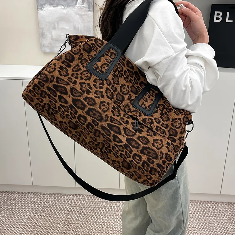 عادية سعة كبيرة الفانيلا حقيبة تسوق سفر حقائب ليوبارد الفراولة القوس أنماط شخصية 2026 الساخن العصرية حقائب كتف المرأة #1