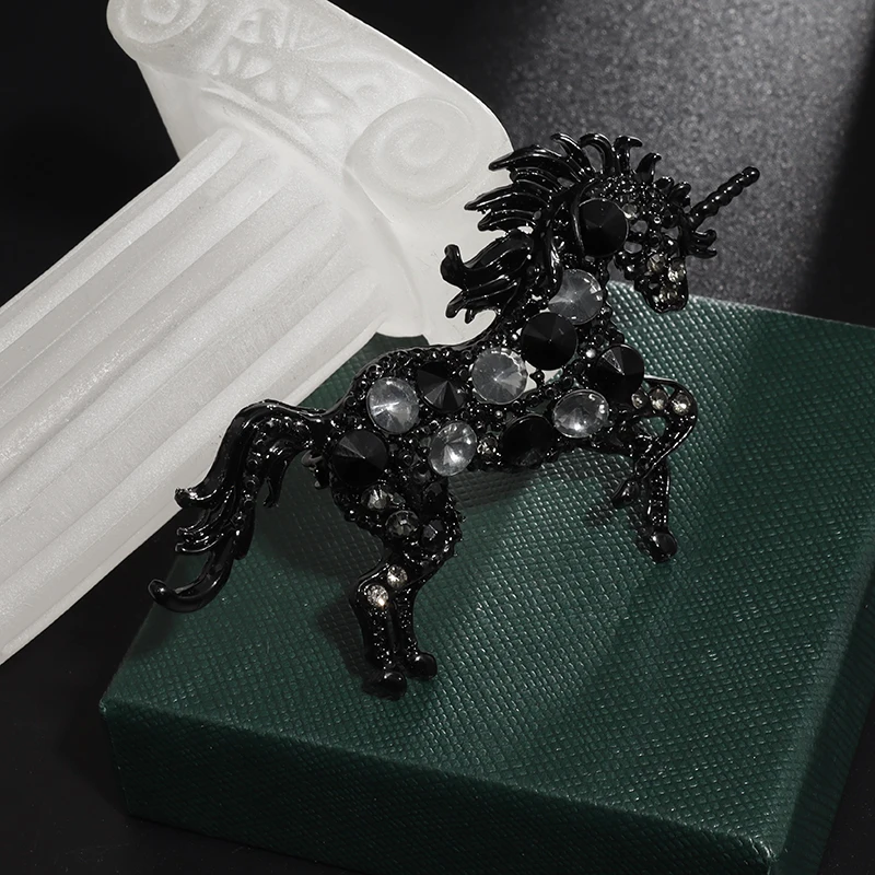 Exquisite Black Unicorn Horse Brooch Men and Women Banquet Exquisite Brooch Wedding Cocktail Party Dress Accessories