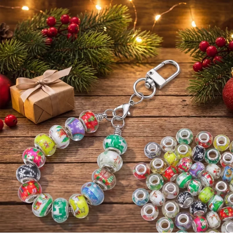 32pcs Christmas series beaded keychain DIY beaded keychain Matching keychain, bag, beads, cards Creative Christmas gift
