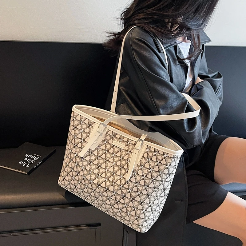 

Business Travel Barrel Purse Women Multifunctional Shoulder Handbag Trip Essential For Corporate Journeys