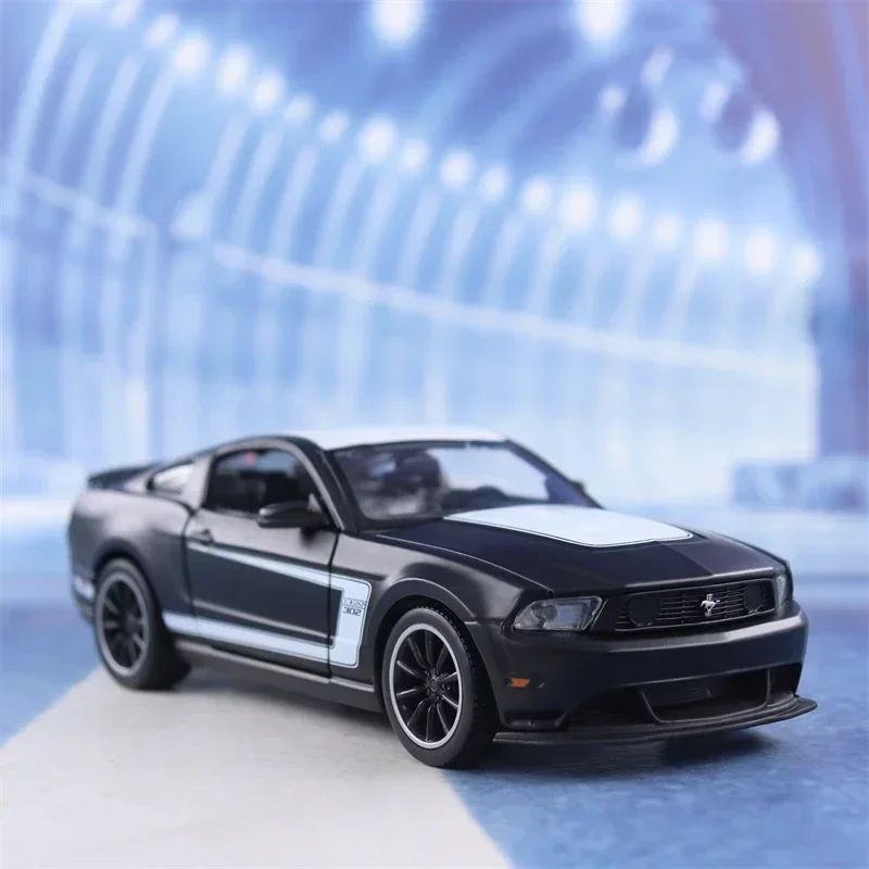 Maisto 1:24 Ford Mustang Boss 302 Sports Car Simulation Diecast Car Metal Alloy Model Car Children\'s toys collection gifts B918